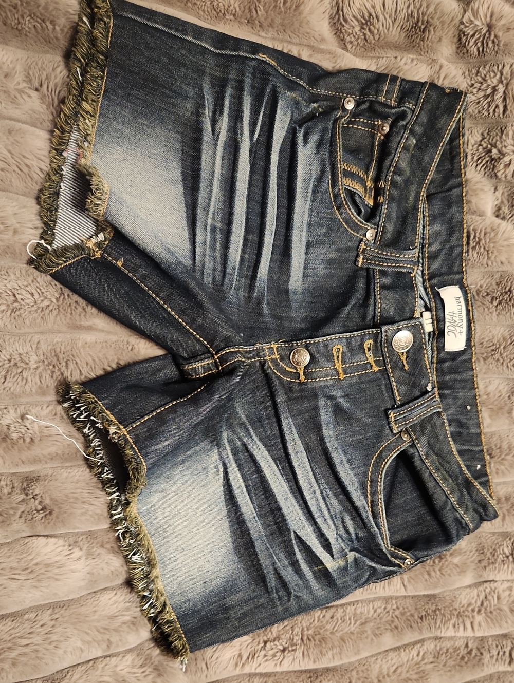 Frayed Hem Dark Blue Women’s Denim Shorts with Triple-Button Waist